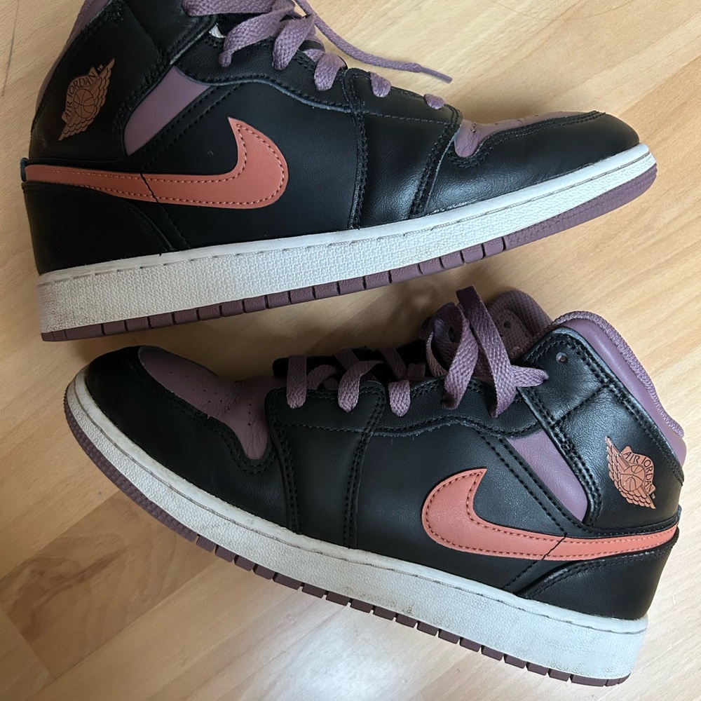 Nike Air Jordan Size 8.5 Women’s, 7Y